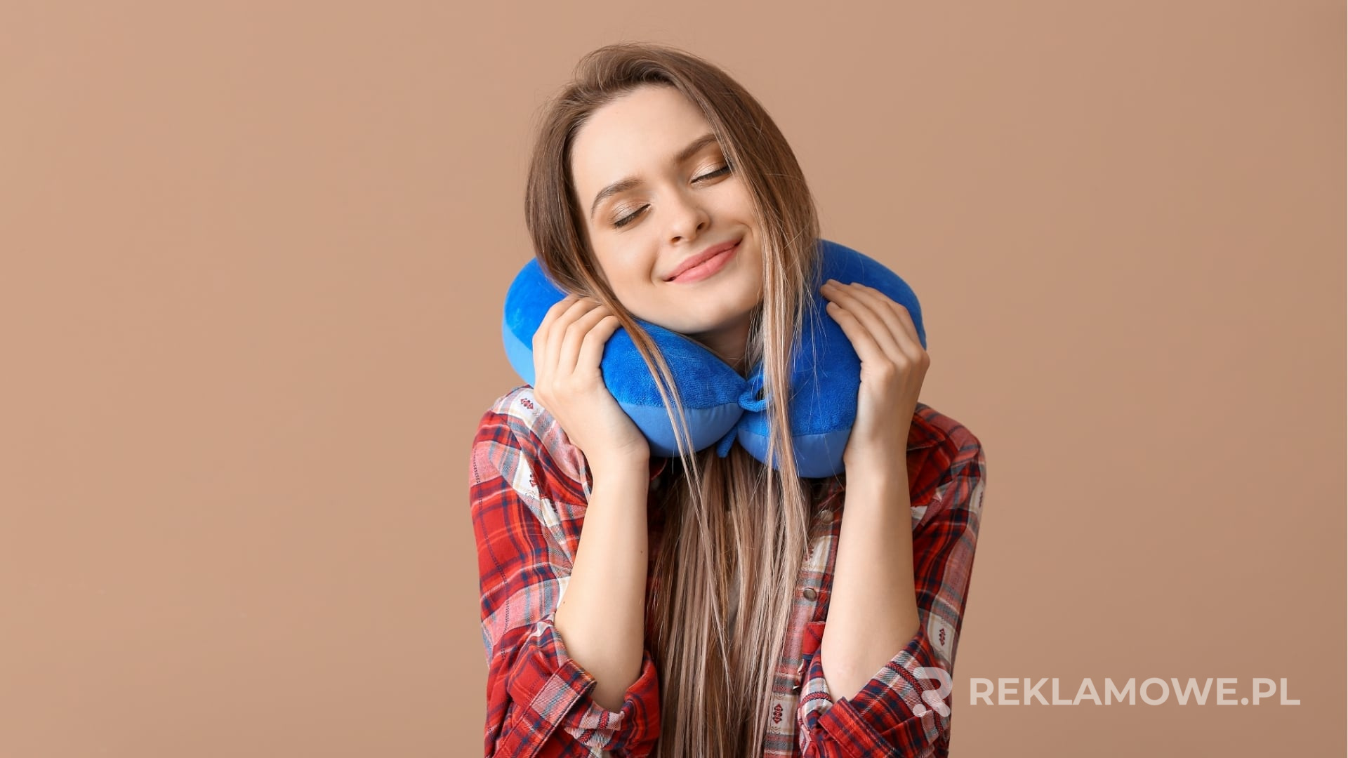 Poduszki reklamowe wykorzystane w przestrzeni publicznej