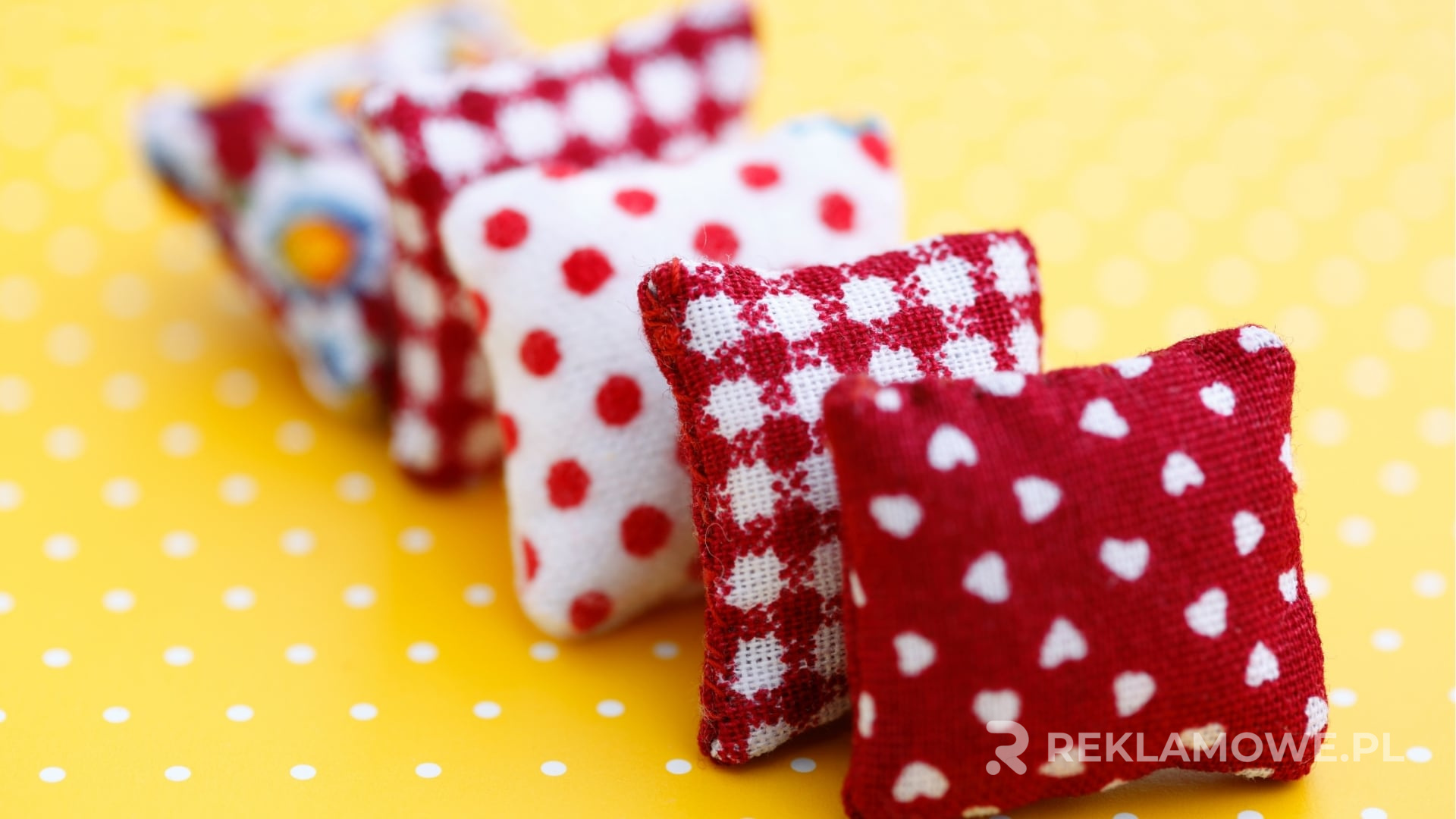 Poduszki reklamowe w fazie projektowania