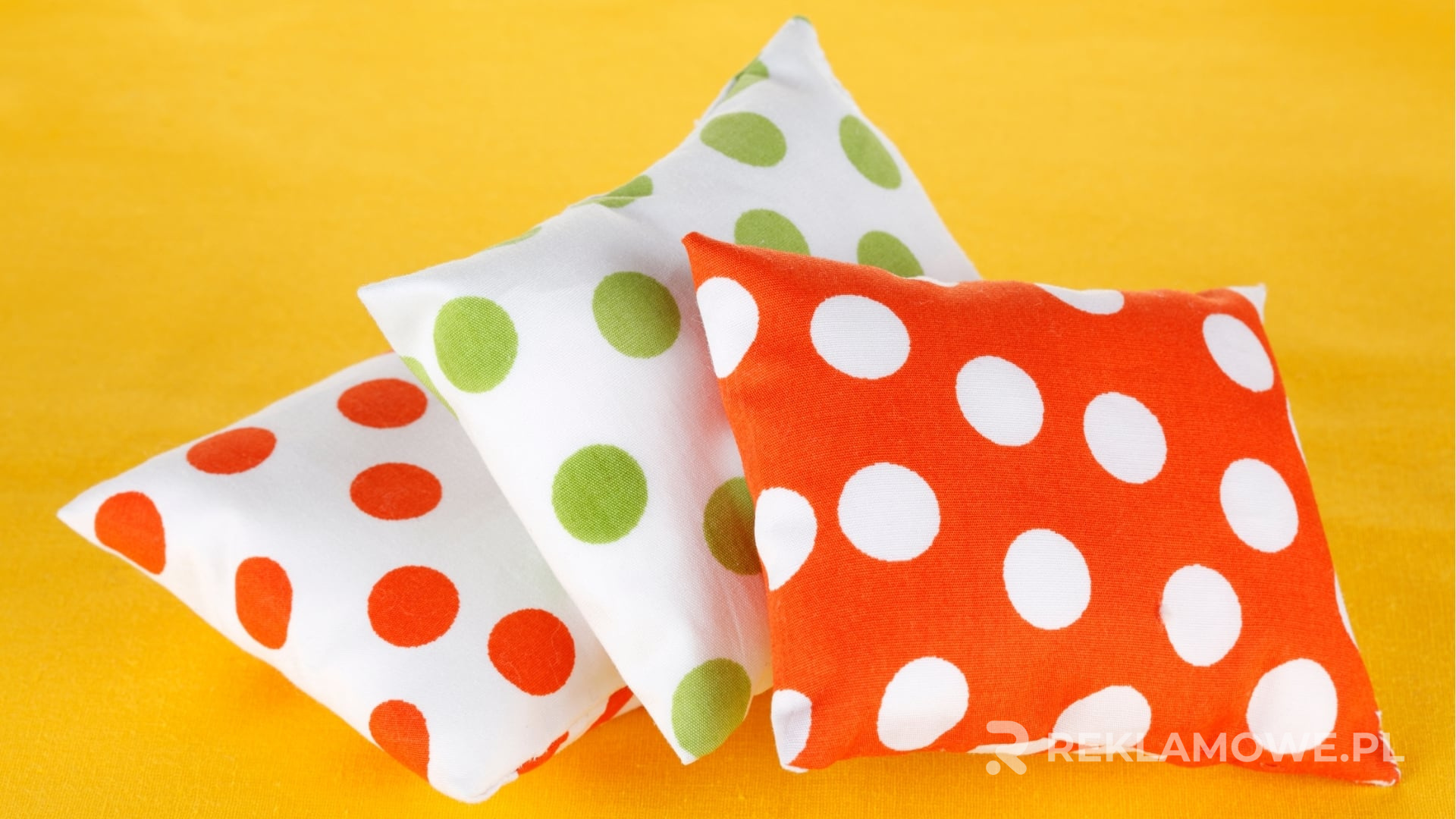 Trendy w projektowaniu poduszek reklamowych na rok 2025